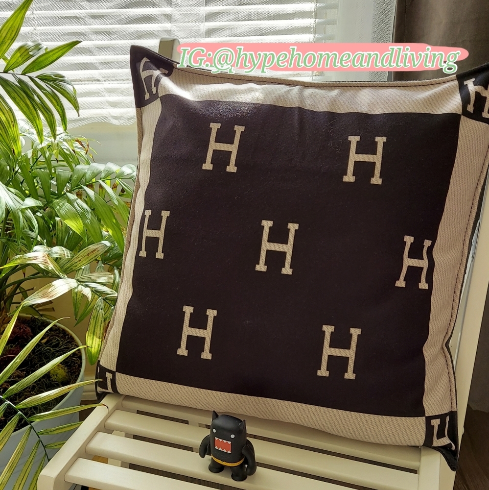 Luxury H letter style pillow cover